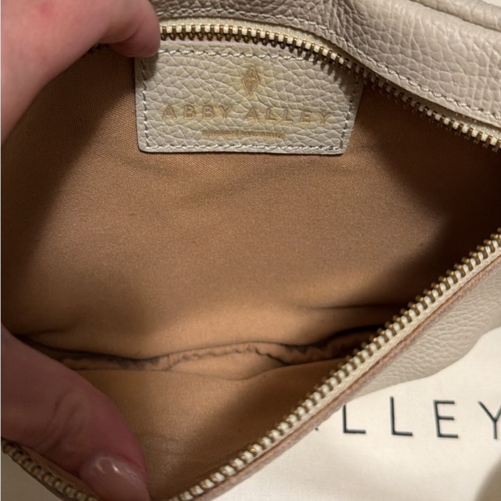 Abby Alley Midi Sling Bag in Gardenia - Picture 3 of 7